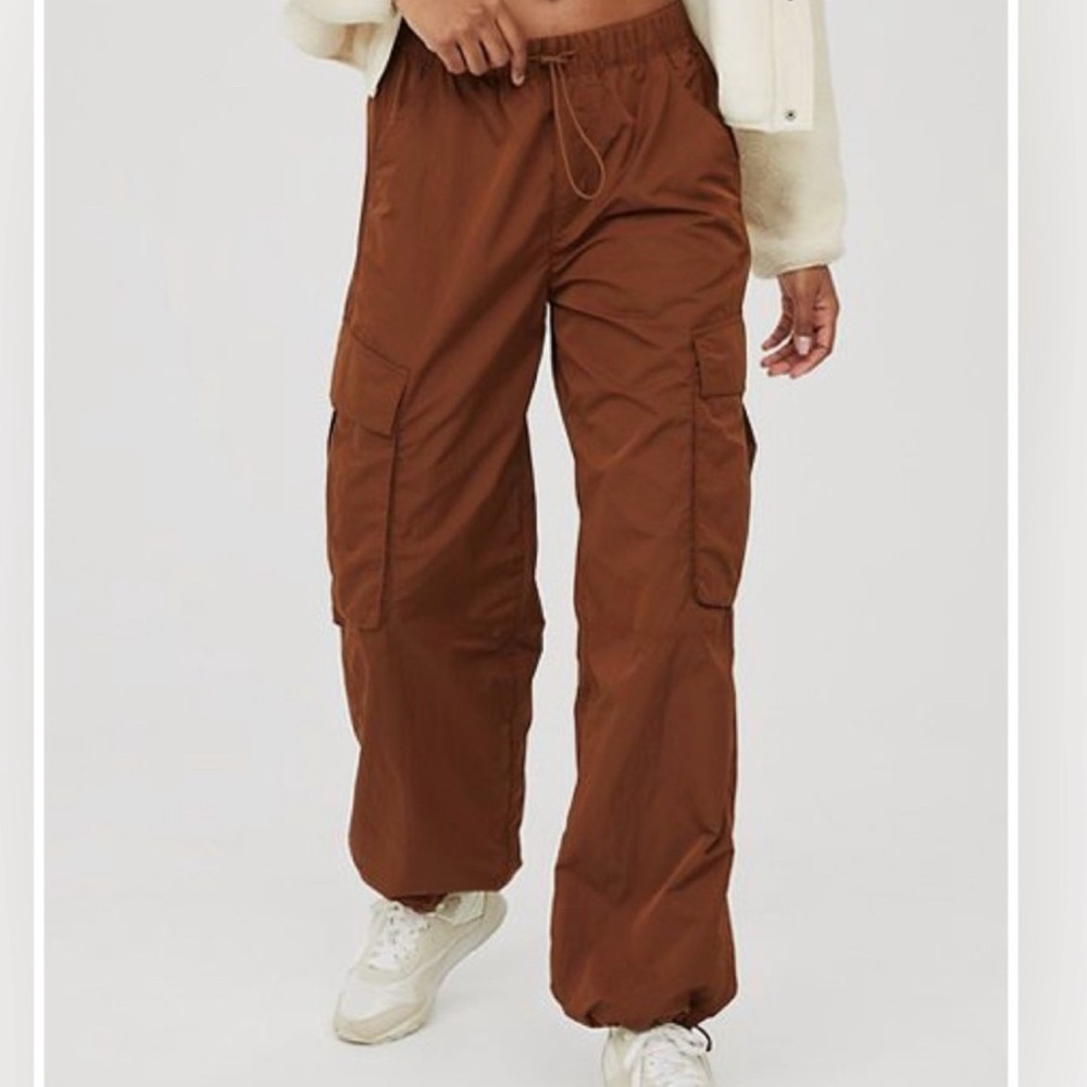 Aerie Offline Cargo Windpants NWT-L